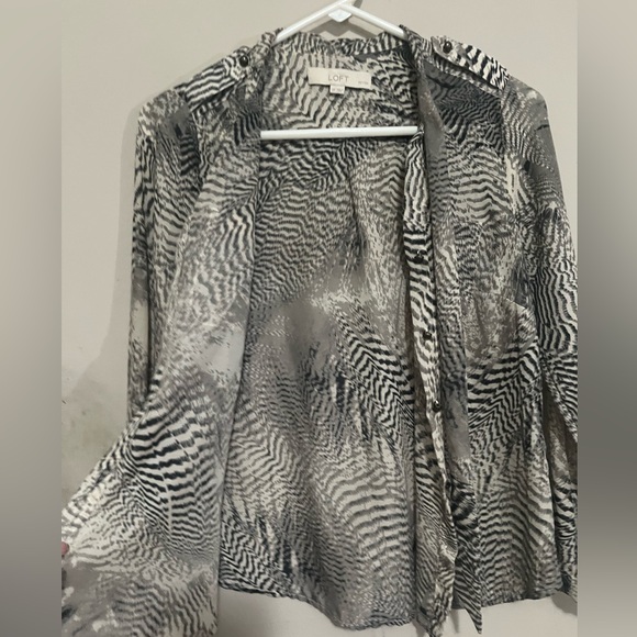 50 Shades of Grey patterned LOFT Blouse! - Picture 3 of 6